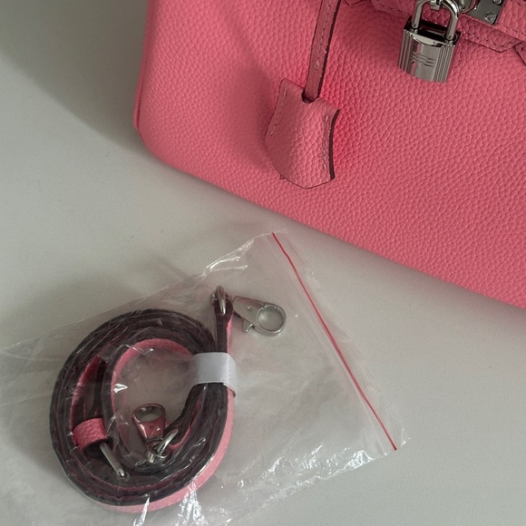 Real Leather Padlock Handbag- Pink - Picture 2 of 6